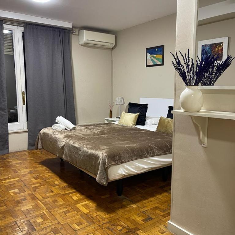 Somnio Hostels - Superior Double or Twin Room with Shared Bathroom - 1