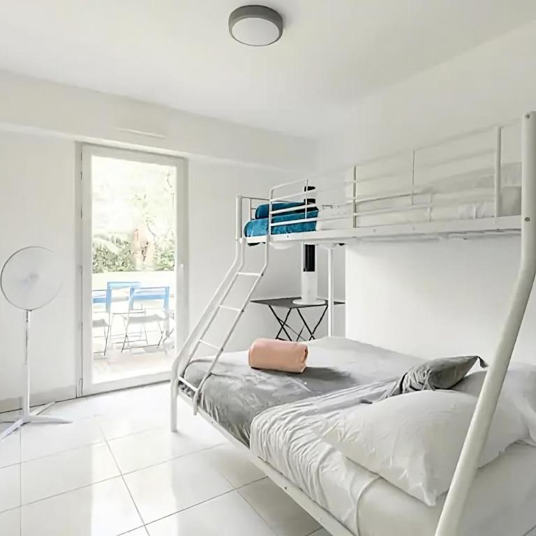 Rooftop pool, private garden, at the sand beach! - Three-Bedroom Apartment - 4