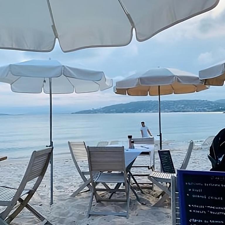 Rooftop pool, private garden, at the sand beach! - Three-Bedroom Apartment - 11