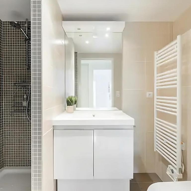 Rooftop pool, private garden, at the sand beach! - Three-Bedroom Apartment - 28