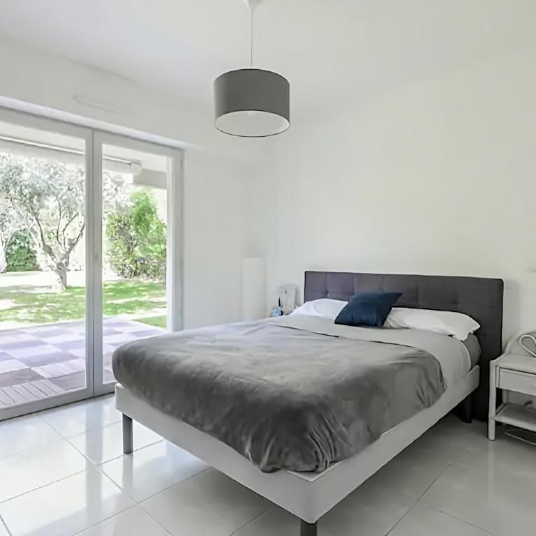 Rooftop pool, private garden, at the sand beach! - Three-Bedroom Apartment - 13
