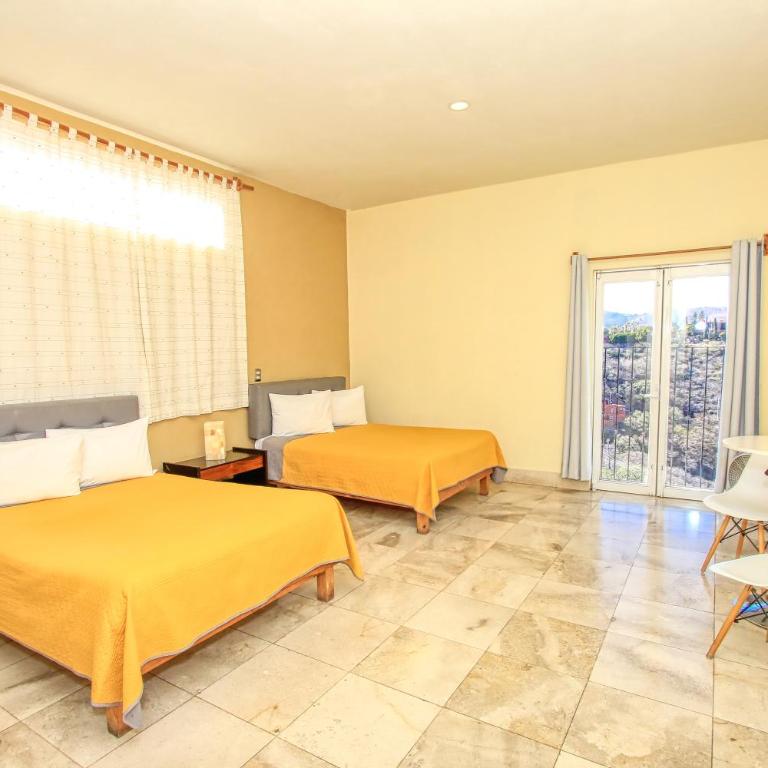 La Vista - Deluxe Double Room with Two Double Beds - 1