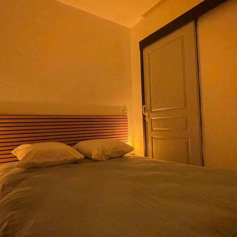 T2 Bixta eder, avec balcon et parking gratuit - Apartment mit 2 Schlafzimmern - 8