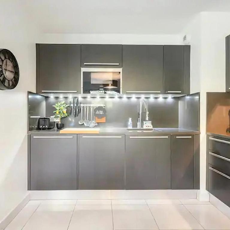 Rooftop pool, private garden, at the sand beach! - Three-Bedroom Apartment - 51