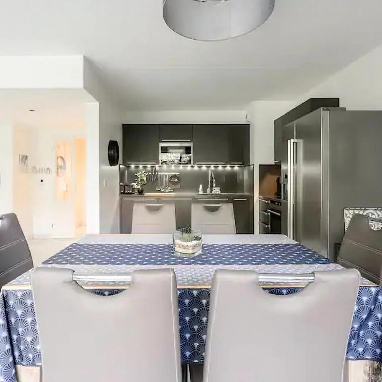 Rooftop pool, private garden, at the sand beach! - Three-Bedroom Apartment - 56