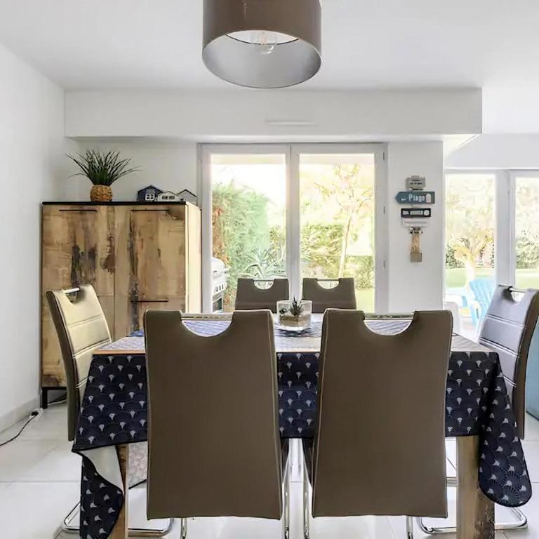 Rooftop pool, private garden, at the sand beach! - Three-Bedroom Apartment - 46