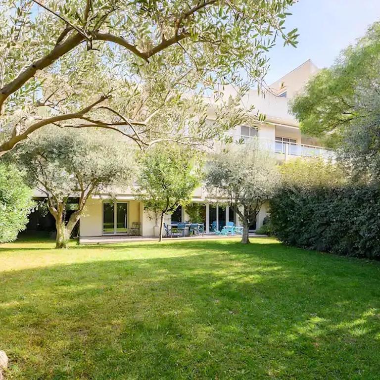 Rooftop pool, private garden, at the sand beach! - Three-Bedroom Apartment - 44