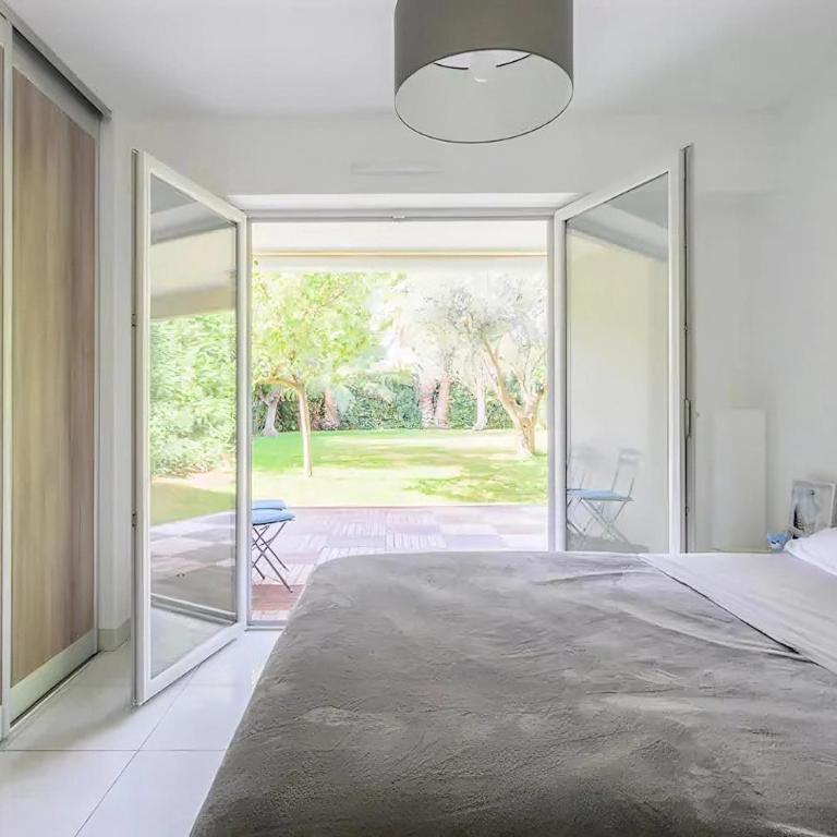 Rooftop pool, private garden, at the sand beach! - Three-Bedroom Apartment - 6