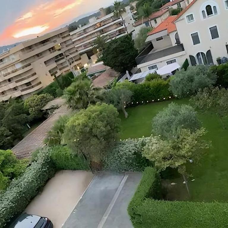 Rooftop pool, private garden, at the sand beach! - Three-Bedroom Apartment - 12