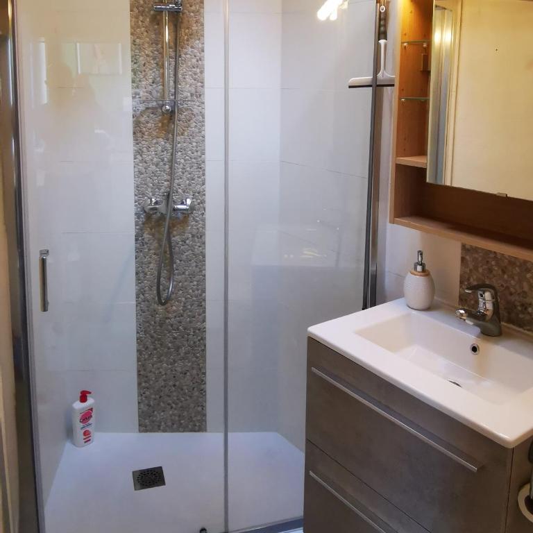 A 200m de la plage, charmante petite maison de ville - Maison 2 Chambres - 17