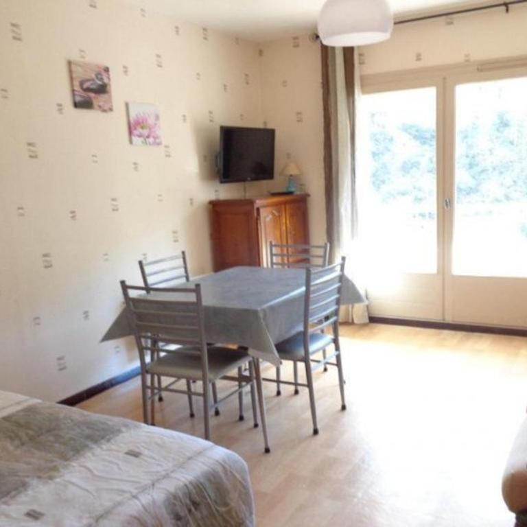 Studio cosy avec balcon et parking - Proche cures et centre ville, Wifi, animaux acceptés - Estudio - 2