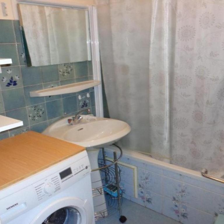 Studio cosy avec balcon et parking - Proche cures et centre ville, Wifi, animaux acceptés - Estudio - 4