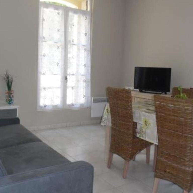 Charmant F2 avec balcon et parking, proche cure et centre-ville – Amélie-les-Bains - Appartement 1 Chambre - 5