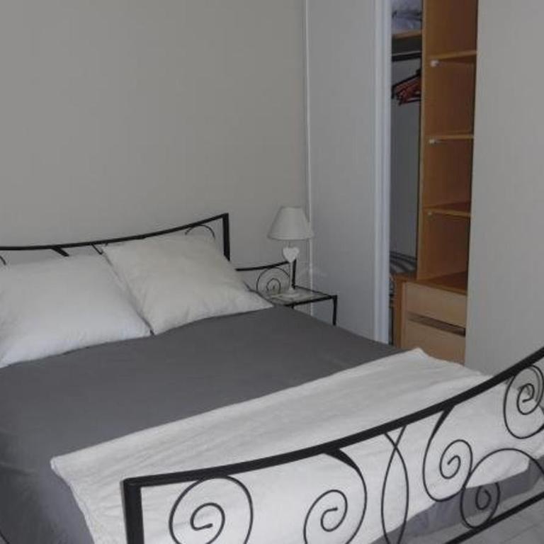 Charmant F2 avec balcon et parking, proche cure et centre-ville – Amélie-les-Bains - Appartement 1 Chambre - 6