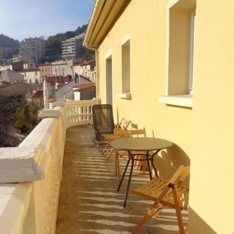 Confortable F3 avec balcon/terrasse en centre-ville, proximité cures, parking, ascenseur, pour 4 pers. - Appartement 2 Chambres - 1