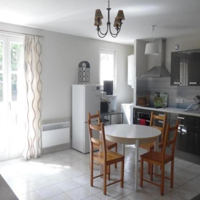Confortable F3 avec balcon/terrasse en centre-ville, proximité cures, parking, ascenseur, pour 4 pers. - Appartement 2 Chambres - 2