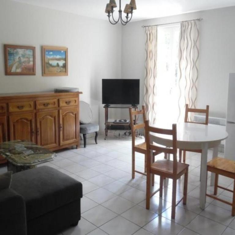 Confortable F3 avec balcon/terrasse en centre-ville, proximité cures, parking, ascenseur, pour 4 pers. - Appartement 2 Chambres - 3