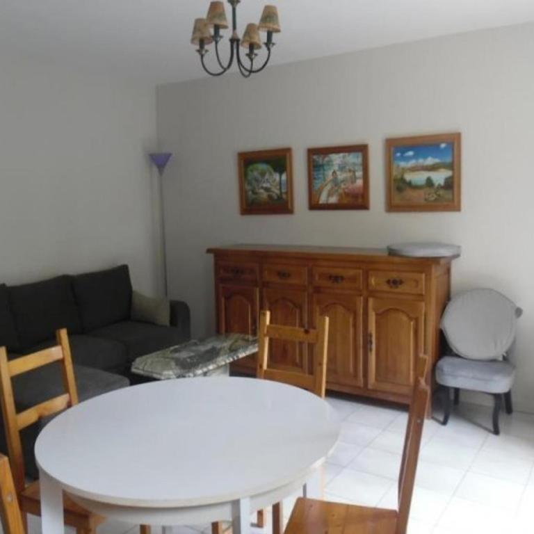 Confortable F3 avec balcon/terrasse en centre-ville, proximité cures, parking, ascenseur, pour 4 pers. - Appartement 2 Chambres - 7