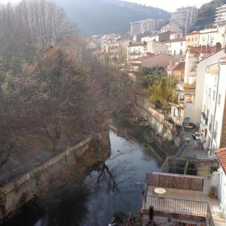 Confortable F3 avec balcon/terrasse en centre-ville, proximité cures, parking, ascenseur, pour 4 pers. - Appartement 2 Chambres - 8