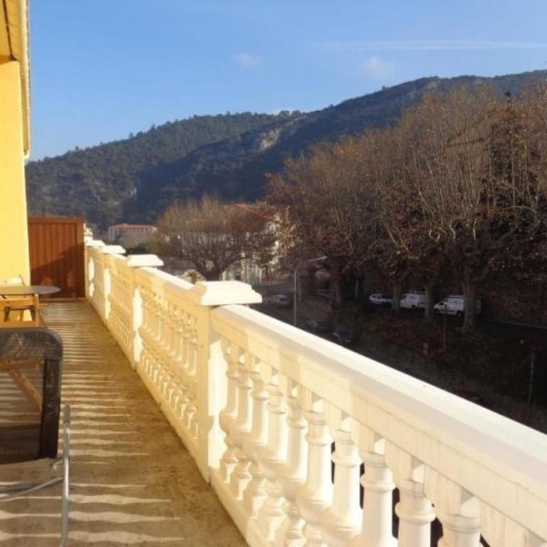 Confortable F3 avec balcon/terrasse en centre-ville, proximité cures, parking, ascenseur, pour 4 pers. - Appartement 2 Chambres - 9