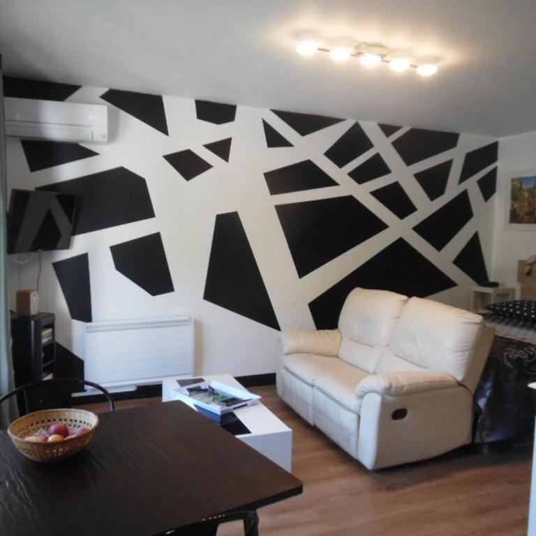 Studio confort avec balcon, clim, parking privé, à 50m des Thermes et 100m du centre, à Amélie-les-Bains - Studio - 2