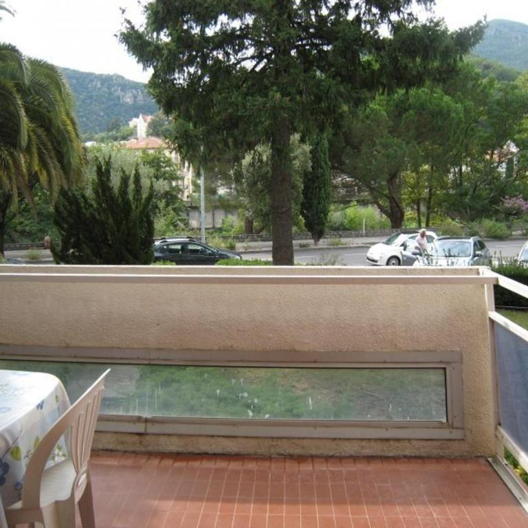 Appartement F3 avec terrasse, parking, Wi-Fi - Idéal cures - Centre-ville Amélie-les-Bains - Appartement 2 Chambres - 8