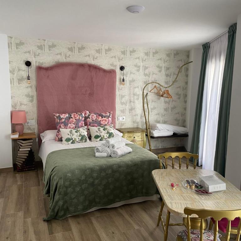 ATENEO CUENCA Suites con cocina en el casco histórico - Suite con balcón - 5