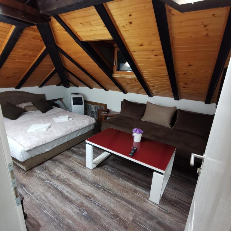 Pansion Oscar Summer Garden - Three-Bedroom Apartment - 8