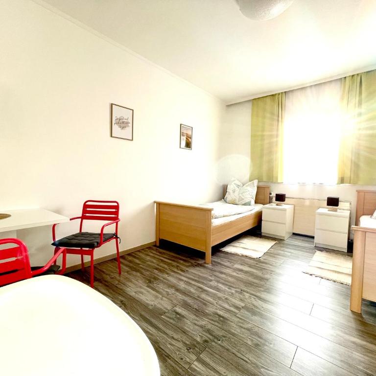 SmartRooms24 - Zweibettzimmer mit Gemeinschaftsbad - 1