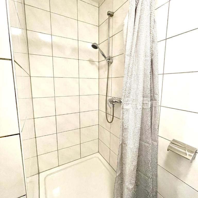 SmartRooms24 - Doppelzimmer mit Gemeinschaftsbad - 3