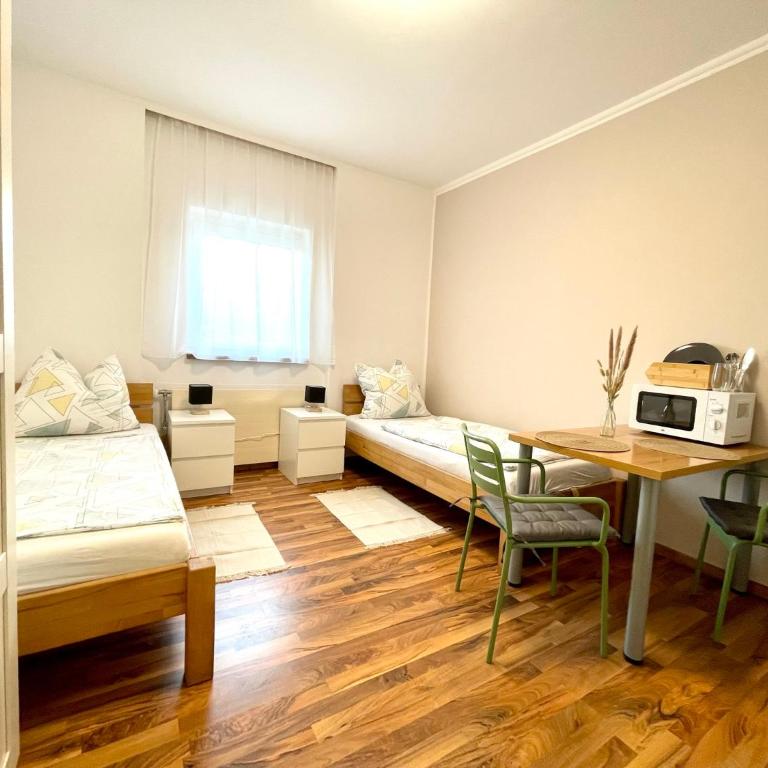 SmartRooms24 - Zweibettzimmer mit Gemeinschaftsbad - 4