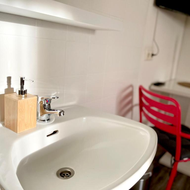 SmartRooms24 - Zweibettzimmer mit Gemeinschaftsbad - 4