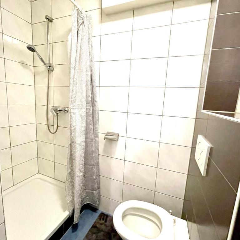 SmartRooms24 - Doppelzimmer mit Gemeinschaftsbad - 4