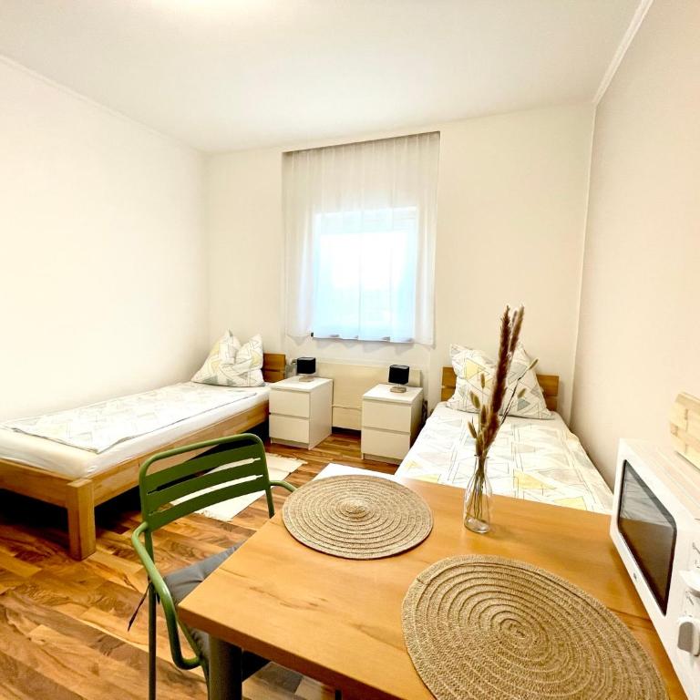 SmartRooms24 - Zweibettzimmer mit Gemeinschaftsbad - 8