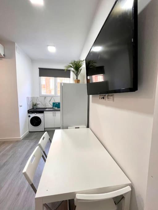 Cool Space - One-Bedroom Apartment - 3