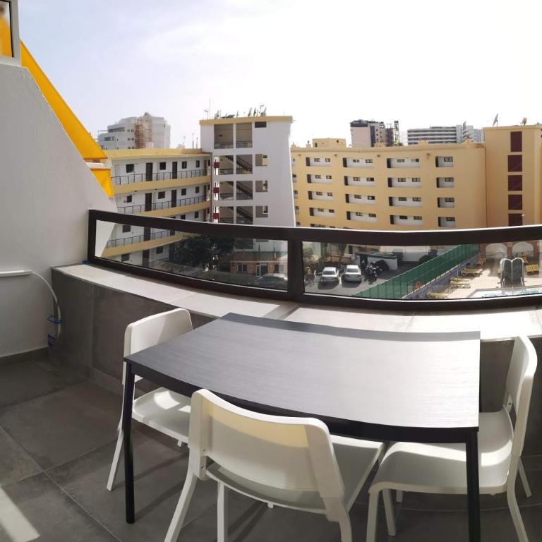 Top Studio in Las Arenas, 4 OG, seitlicher Meerblick, im Herzen von Playa del Ingles, Gran Canaria - Studio with Pool View - 8