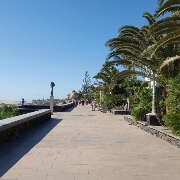 Top Studio in Las Arenas, 4 OG, seitlicher Meerblick, im Herzen von Playa del Ingles, Gran Canaria - Studio with Pool View - 15