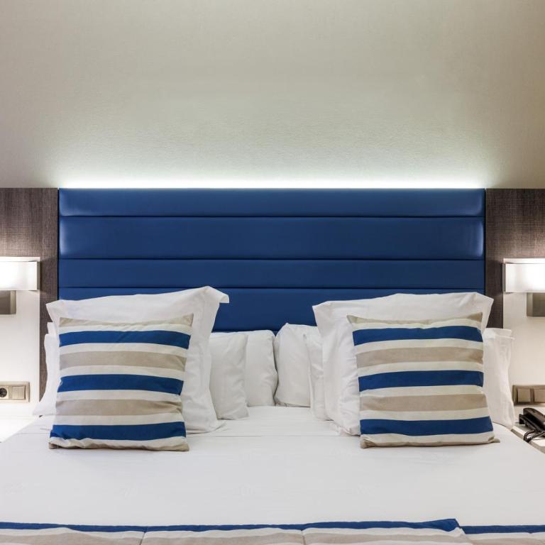 Hotel Ronda Lesseps - Small Triple Room Ground Floor - 3