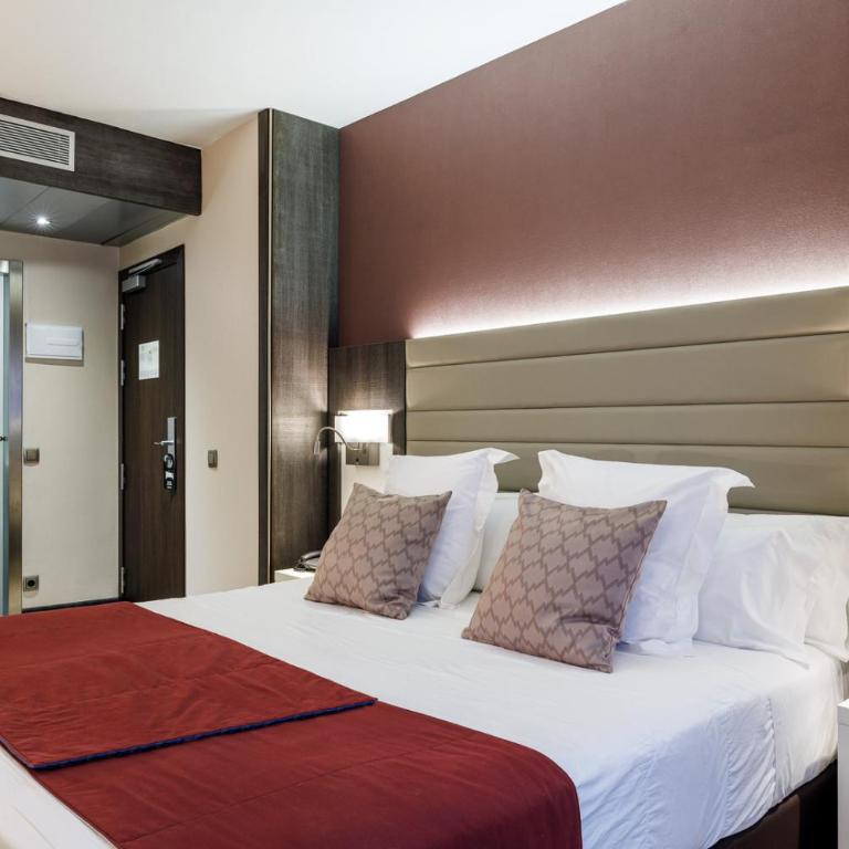 Hotel Ronda Lesseps - Small Triple Room Ground Floor - 15