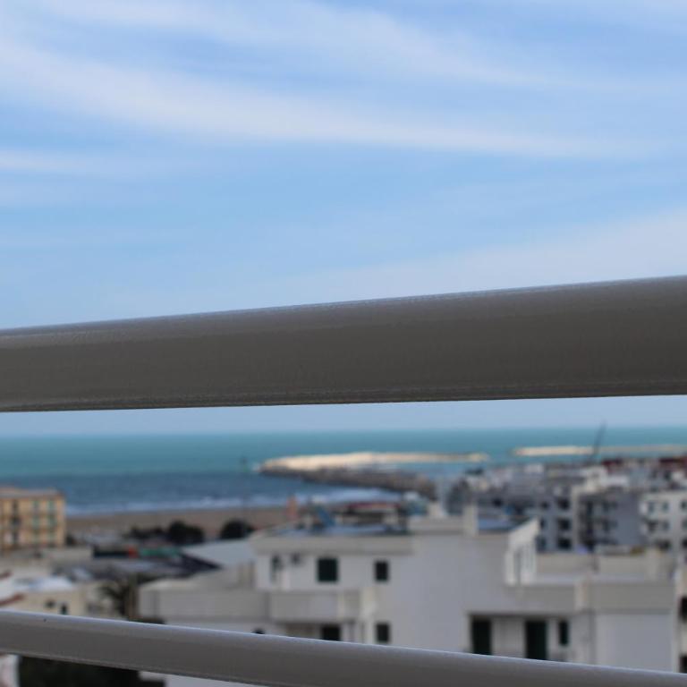 Navicri B&B - Camera Matrimoniale con Vista Mare - 1