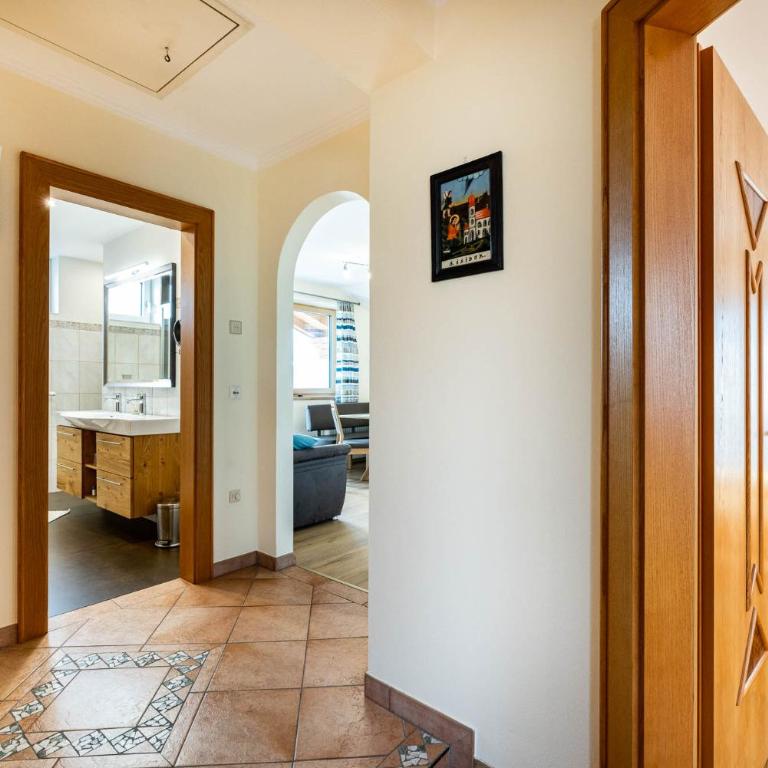 Appartement Jäger - Apartment mit Balkon 1 - 6