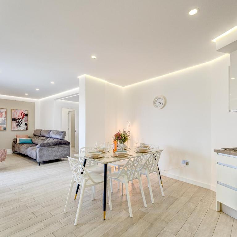 Ocean View Apartment - Three-Bedroom Apartment - 13