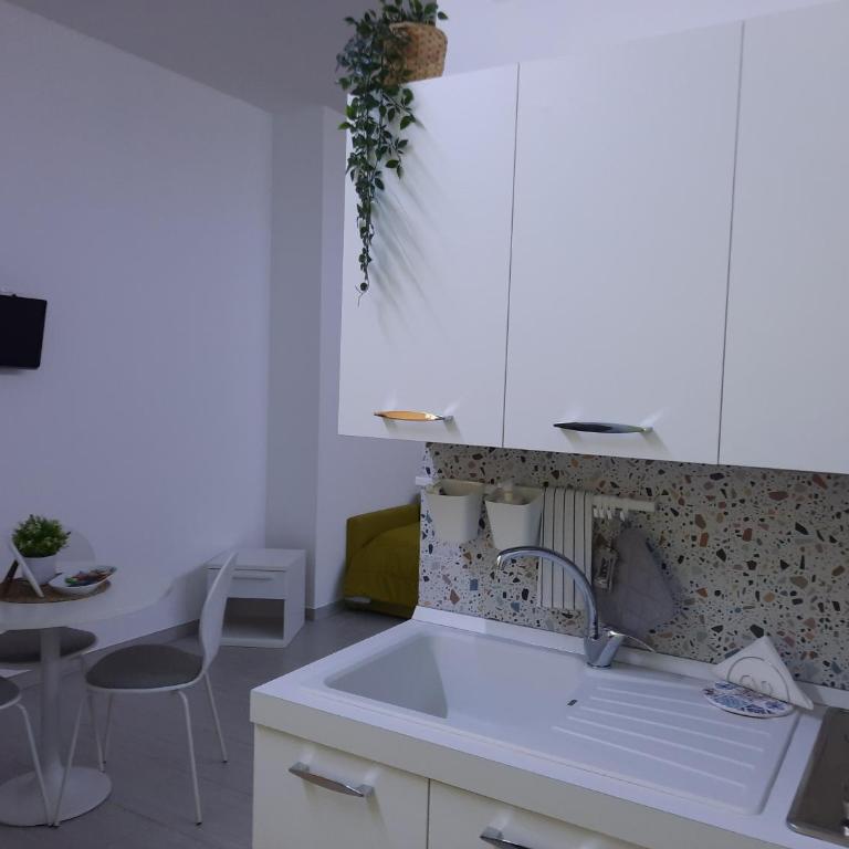 Residence Le Isole - Camera Tripla Budget senza Finestra - 11