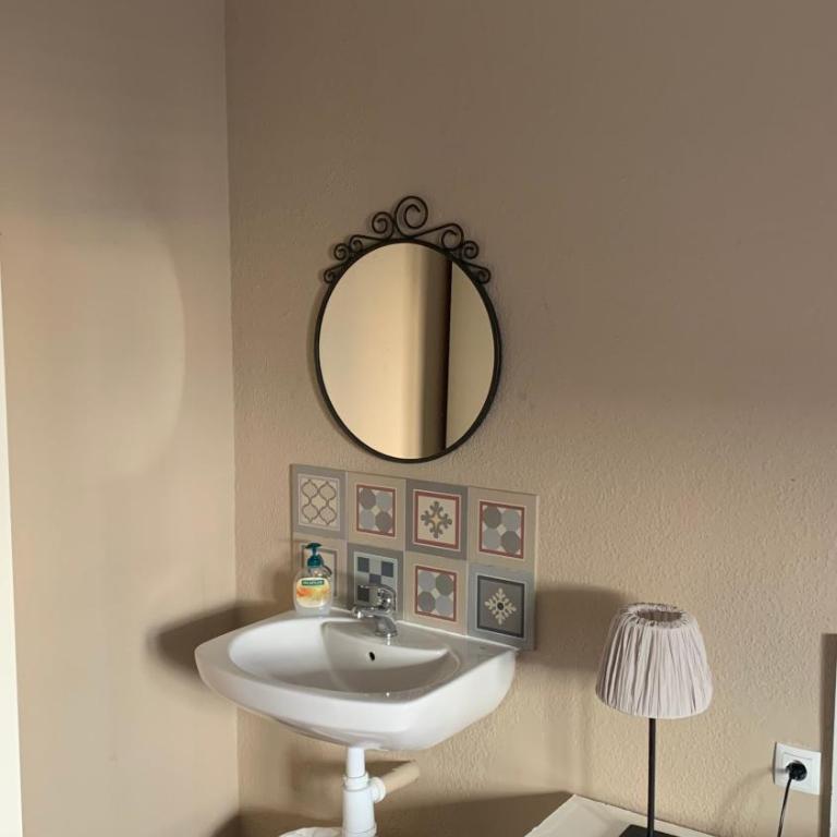 Somnio Hostels - Double Room with Shared Bathroom - 4