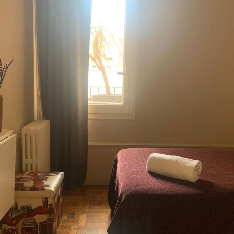 Somnio Hostels - Single Room with Shared Bathroom - 2
