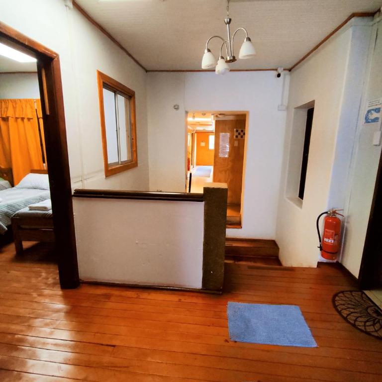 HOSPEDAJE CENTRO ANGOL - Habitación Triple Básica con baño compartido - 2