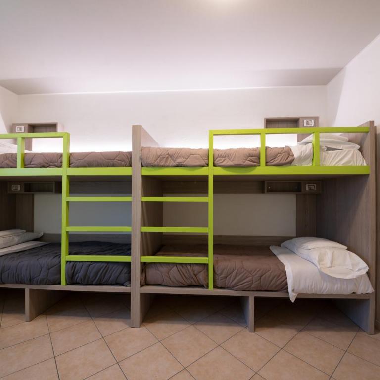 Ostello Città di Rovereto - Camera Quadrupla con Bagno Privato - 3