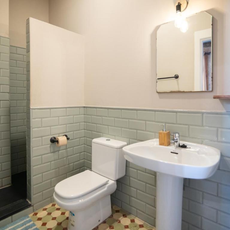 Bird House - Quadruple Room with Private Bathroom - 1