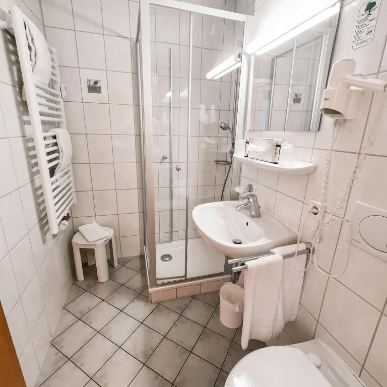 Zentral Hotel - Einzelzimmer mit Bad - 6