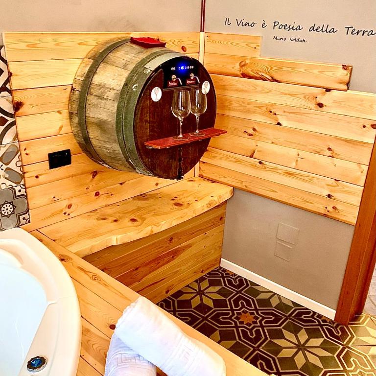 WineExperience- WINE&JACUZZI SUITE - Suite Queen con Vasca Idromassaggio - 6